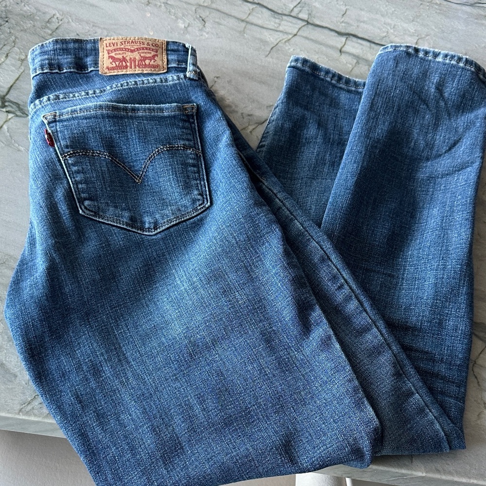 Levi's Women's Straight Jeans in Classic Blue